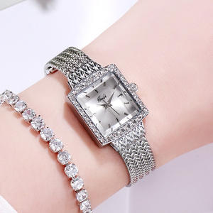 Nuevo reloj de mujer con diseño cuadrado retro con detalles de diamantes, reloj de cuarzo de alta gama. - Product Image 1