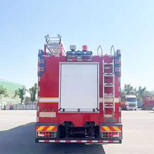 Market 2800L Pickup Truck Diesel Tilt Fire Fighting Truck Tanque de agua 4X4 para Scania - Product Image 6