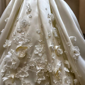 Vestido de Novia de Lujo en Satén, Largo hasta el Suelo, con Apliques Bordados, Estilo Vintage, Flores 3D, Cola de Capilla, Estilo Princesa, Lsjj43 - Product Image 3