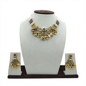Conjunto de Collar Gargantilla de Plata Estilo Herencia con Perlas, Colgante Tradicional Chapado en Oro y Pendientes a Juego para Bodas - Product Image 2