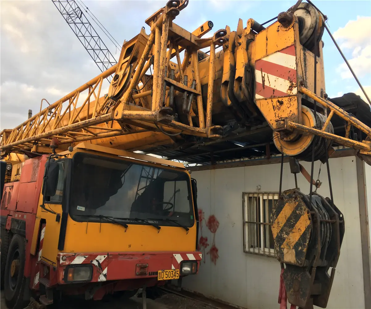 شاحنة مرفاع ألمانية Liebherr LTM1070 LTM1055 55T 70T, شاحنة مرفاع مستخدمة لحالة تشانغجيانغ ltm1050 ltm1070