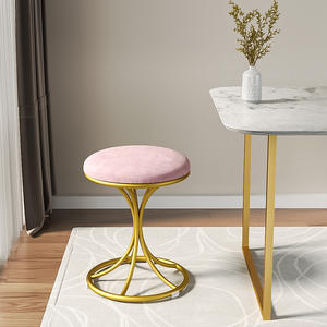 Tabouret de dressing rond tendance pour chambre à coucher, siège en velours doux, structure en métal doré, tabouret de décoration pour la maison avec coussin confortable - Product Image 1