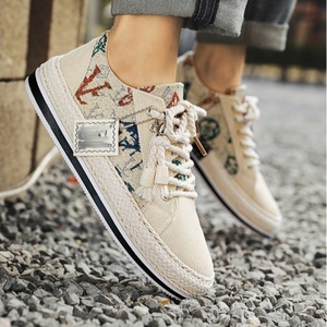 Chaussures de skate respirantes à enfiler, tige en tissu, semelle en PVC, légères, style exotique, broderie, chaussures décontractées pour hommes - Product Image 3