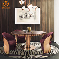 Luxuriöser Moderner Runder Esstisch mit Roségold-Metallfinish und Gerillten Kanten Hochwertiger Skulpturaler Säulentisch für Esszimmer