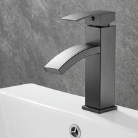 Robinet mélangeur cascade moderne en acier inoxydable chromé à poignée unique, chaud/froid, à poser sur le comptoir pour lavabo de salle de bain