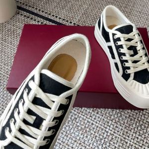 Zapatillas Chunky para Mujer, de Diseñador, Blancas de Lona con Letras en Relieve, Cómodas y Casuales - Product Image 5