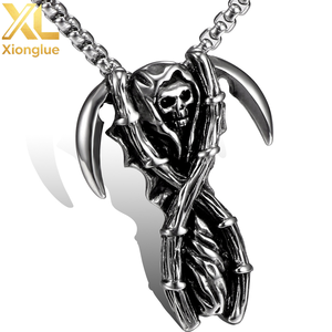 Collar con Colgante de Guadaña de Anime en Acero Inoxidable Unisex para Hombre - Product Image 1