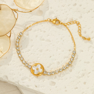 Bracciale da <span class=keywords><strong>Donna</strong></span> IVANDA di Lusso, Design Esclusivo in Acciaio Inossidabile Placcato Oro con Strass e Diamanti a Forma di Farfalla - Product Image 5