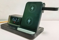 18W Klokwekker Magnetische Draadloze Oplader met Type-C Poort - 3-in-1 Oplaadstation met standaard voor Telefoons, Smartwatches en Hoofdtelefoons