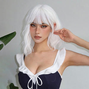 ดีเอ็ม 28 วิกผมหยักสั้นพร้อมหน้าม้า 35 ซม. ไฟเบอร์คานกะลอน เส้นผมธรรมชาติ ลูกไม้โปร่งใส สำหรับผู้หญิง ทุกรูปหน้า - Product Image 3