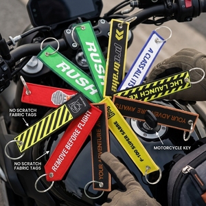 Porte-clés personnalisé en tissu tissé avec logo brodé, étiquette rectangulaire en alliage de zinc pour avion, moto, souvenir promotionnel - Product Image 5