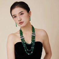 Parure de bijoux faite à la main en laiton et zircon avec collier, boucles d'oreilles et bracelet à trois rangs de perles vertes exagérées – Cadeau de haute qualité pour femme