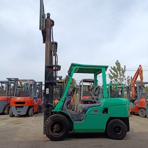 Chariot élévateur diesel Mitsubishi 3 tonnes FG30 à double moteur avec mât à trois sections, déplaceur latéral hydraulique et pneus pleins - Product Image 5