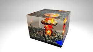 Escultura Artística de Resina Epoxi con Escena de Bomba Atómica Transparente - Product Image 6