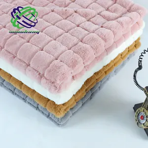 Nhà Máy Bán Buôn Hình Vuông In Ấn Mẫu 100 Polyester Bán Buôn <span class=keywords><strong>PV</strong></span> <span class=keywords><strong>Plush</strong></span> Faux Rabbit Fur Vải Cho Hàng May Mặc - Product Image 6