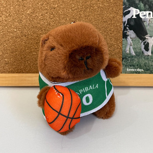 Peluche Capibara Giocatore di Basket con Maglia e <span class=keywords><strong>Canestro</strong></span>, Decorazione per <span class=keywords><strong>Cameretta</strong></span>, Regalo per Amanti dello Sport e Anniversari - Product Image 1