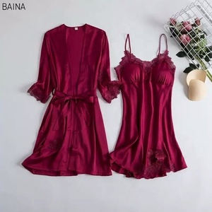 Ensemble de pyjama en satin deux pièces sexy coussinets de poitrine et chemise de nuit en dentelle - Product Image 1