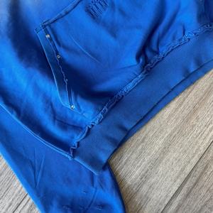 เสื้อทรงบ็อกซี่ครอป ผ้าฝ้ายเนื้อหนัก 100% ประดับด้วยคริสตัล ตกแต่งไหล่ตก ผ้าเฟรนช์เทอร์รี่ พิมพ์ลาย เป็นมิตรต่อสิ่งแวดล้อม ระบายอากาศได้ดี สไตล์วินเทจ ดีไซน์ขาดๆ - Product Image 6