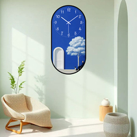 Horloge en porcelaine HD Crystal avec peinture d'arbre blanc, de porte blanche, d'une figure et d'un chien