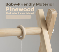 Structure de jeu Montessori en bois pour bébé, montage facile sans outils, avec 5 jouets sensoriels suspendus et finition naturelle