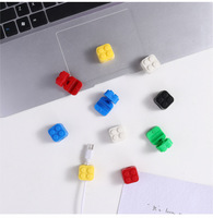 Organisateur de câbles universel magnétique de bureau D5400 avec blocs de construction et boucle pour le rangement des téléphones portables et des gadgets