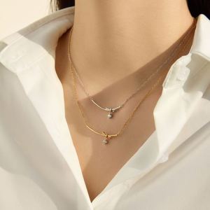 Collar con Colgante de Zirconia 5A en Forma de Barra Geométrica con Lazo, Cadena de Eslabones de Plata 925, Diseño Minimalista y Elegante de Dylam - Product Image 2