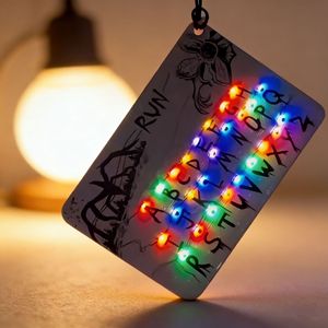 Llavero Luminoso <span class=keywords><strong>de</strong></span> <span class=keywords><strong>Stranger</strong></span> <span class=keywords><strong>Things</strong></span>, Colgante Creativo con Luces Navideñas para Bolsa, Adorno Decorativo con Letras Brillantes - Product Image 2