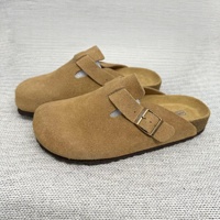 Mules fermées personnalisées en daim de vache, style sabot à bouton, confortables pour le quotidien, avec soutien de la voûte plantaire, semelle en liège légère, design plat, fourrure, pour femme