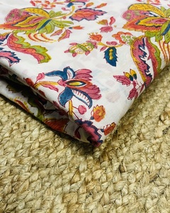 Tela de Algodón Ligera con Estampado Artesanal, Tela India Hecha a Mano con Diseño Floral para Confección de Vestidos para Niñas y Niños, Cortinas - Product Image 5