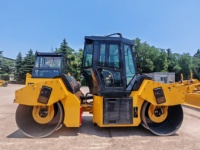 Machine de compactage d'asphalte à double rouleau en acier de 10 tonnes et 75 kW pour la construction de cours d'industrie