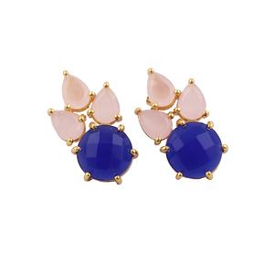 Ensemble de clous d'oreilles en plaqué or faits à la main, calcédoine rose et bleue, bijoux de mode - Product Image 1
