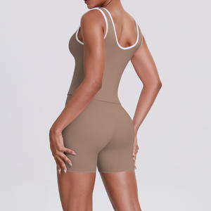 Conjunto de 5 piezas de shorts de yoga de cintura alta transpirables de talla grande para mujer, chándal deportivo para gimnasio con efecto fruncido en los glúteos - Product Image 4