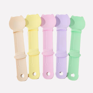 Ramah lingkungan pola padat bulat berbentuk sendok makan pencet kucing Strip mangkuk pengumpan perangkat makanan ringan yang dibuat plastik - Product Image 6