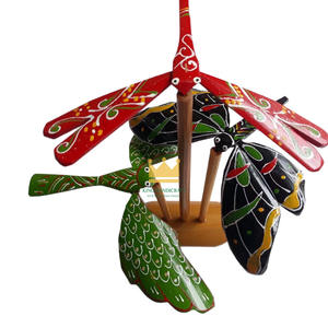 Libélula de Bambú Pintada a Mano con Laca, Regalo Animal, Souvenir Vietnamita para el Hogar u Oficina, Ecológico, de Vietnam - Product Image 1