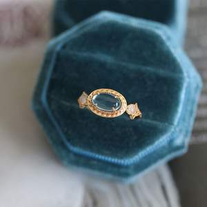 แหวนเพชรโทแพซสีน้ำเงินลอนลีย์ไอส์แลนด์ ลอนดอน บลู ท็อปพาซ ชุบด้วยทังสเตน ดีไซน์หรูหราเบาๆ สำหรับผู้หญิง สไตล์เดียวกับที่มีในเล่มเล็กๆ สีแดง - Product Image 3