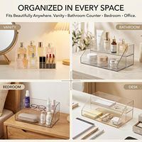 Organisateur de parfums Mowhut, étagères transparentes avec barrières de protection pour comptoirs de vanité |   Présentoir en acrylique cristallin, présentoir de commode, support à parfums