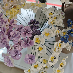 Nuovo Stile di Fiore Artificiale in Porcellana Fatto a Mano, Stelo di Viola in Ceramica, Bouquet Fai-da-Te Moderno Impermeabile per la Festa della Mamma e Natale - Product Image 1