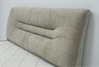 Cadre de lit rembourré Japandi avec tête de lit ondulée à plusieurs niveaux pour mobilier de chambre moderne