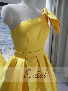 RUOLAI OEV-L4384 Elegante Abito da Sera <span class=keywords><strong>Lungo</strong></span> Monospalla <span class=keywords><strong>con</strong></span> Fiocco e <span class=keywords><strong>Spacco</strong></span>, <span class=keywords><strong>Vestito</strong></span> da Cerimonia Africano Giallo in <span class=keywords><strong>Raso</strong></span> - Product Image 3