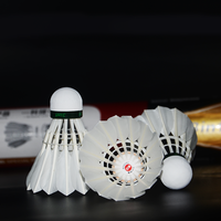Süper dayanıklı 3-in-1 turnuva seviyesi sınıf doğal ördek tüy Badminton raketle profesyonel oyuncu seçimi