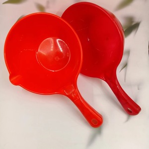 Cucharón de cocina engrosado al por mayor, con boquilla roja puntiaguda duradera, 1 o 2 yuanes - Product Image 2