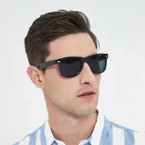 Vente en gros de lunettes de soleil de marque de créateur avec logo personnalisé en plastique recyclé carré noir lunettes de soleil promotionnelles pour femmes pour hommes 2024