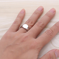 Bague Jonc Classique Argentée 7 mm en Acier Inoxydable Anti-Ternissement, Plaine et Vierge, Bijoux de Mode Raffinés pour Hommes et Femmes