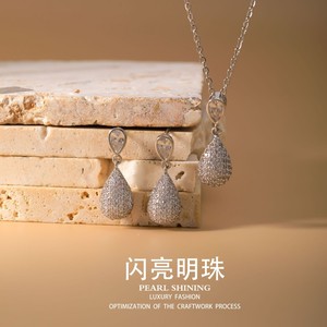Ensemble de boucles d'oreilles et collier en perles brillantes, en alliage de cuivre, micro-inserts en forme de goutte d'eau, bijoux de fête pour femmes, mode de luxe - Product Image 1