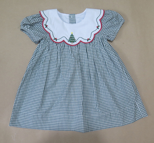Robe de Noël à carreaux verts pour bébé fille, col festonné, broderie d'arbre, manches courtes, robe de célébration des fêtes pour tout-petits - Product Image 1