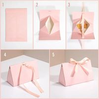 Sac de shopping en papier triangulaire de luxe personnalisé avec poignée en ruban, matériaux recyclés pour l'emballage de cadeaux et d'artisanat (bougies)