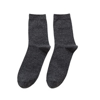 Vente en gros pas cher Chaussettes décontractées pour hommes d'affaires en tricot fin de couleur unie pour le travail pour la saison d'automne