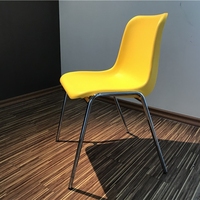 Chaise de bureau ergonomique moderne à bas prix en gros, avec siège en plastique et base et pieds en métal, large, pour réception, visiteurs, maison et bureau