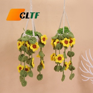 Nouvelle Décoration de Voiture Faite Main au Crochet : Petit Tournesol Artificiel pour Rétroviseur - Léger et Durable - Product Image 1