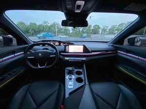 Changan UNI-V 2022 2023 2024 Sedán Deportivo con Alerón Trasero Activo, Volante a la Izquierda, Nuevo Estilo Deportivo Definitivo - Product Image 3